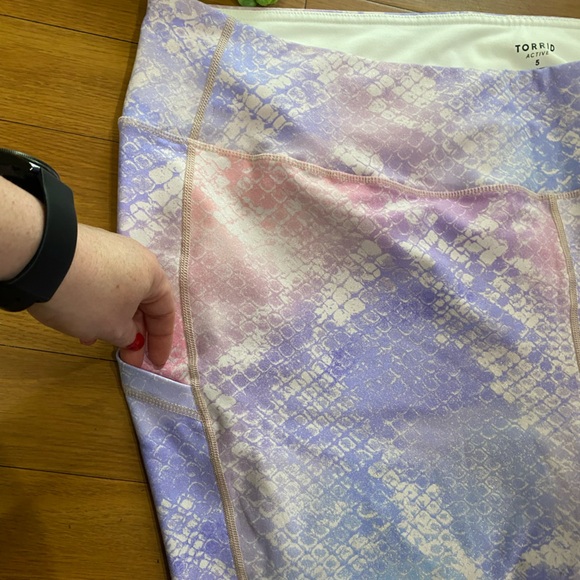 Torrid Mermaid Skin active legging purple shine 5X - Picture 4 of 7